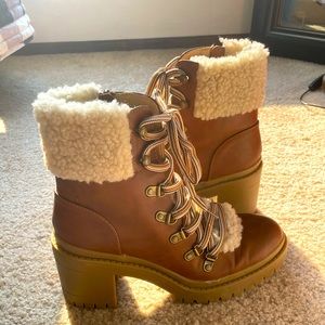 Universal Thread boots